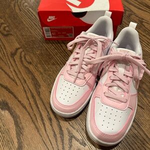 Brand New In Box Nike Girls Court Borough Low Recraft size 4.5Y in Pink + White